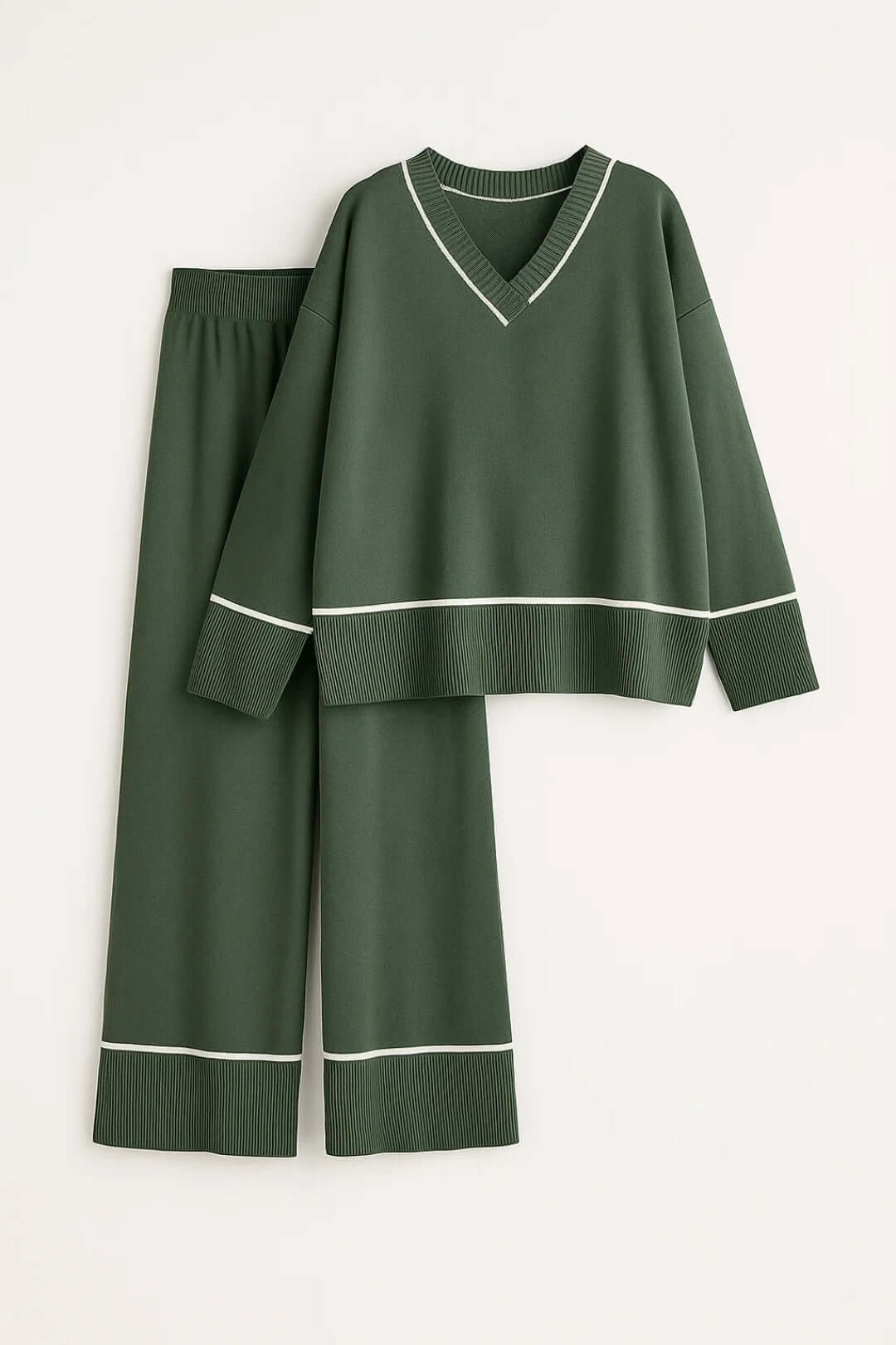 Nora | Loungewear Set with Deep V-Neck & Contrast Details – Relaxed Fit