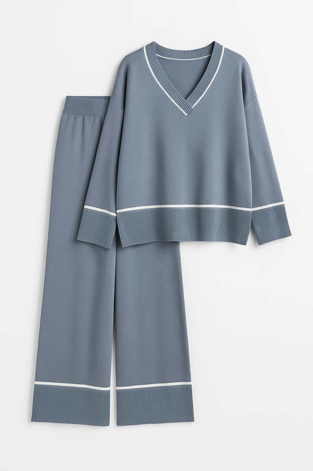 Nora | Loungewear Set with Deep V-Neck & Contrast Details – Relaxed Fit