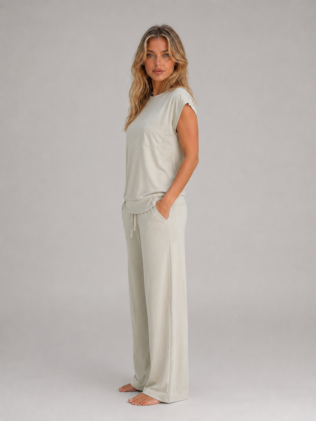 Women's Two-Piece Lounge Set – Relaxed T-Shirt & Wide Leg Trousers Co-Ord